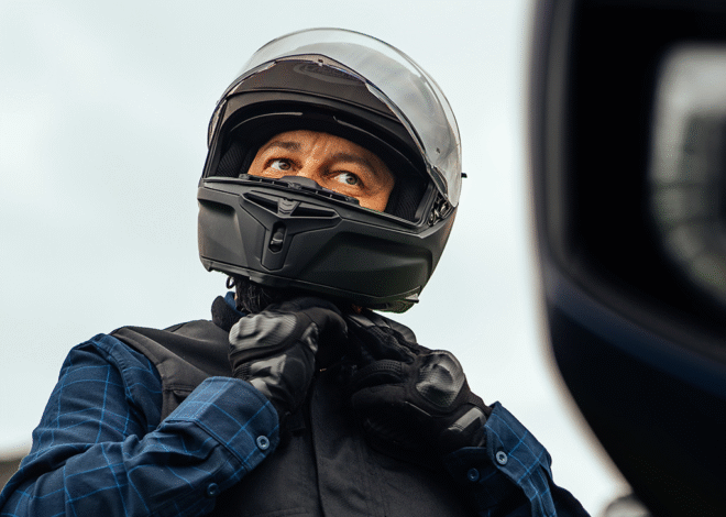 Mengapa Seorang Pengendara Motor Harus Mengenakan Helm Berstandar SNI?